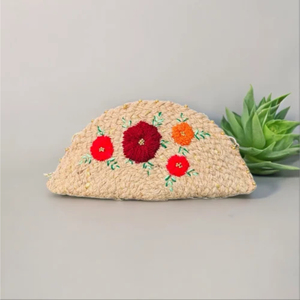 Bolso de mano de yute hecho a mano para mujer, diseño floral bordado ecológico con perlas, accesorio de bolso de noche. - Product Image 3