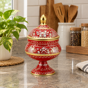 Cremeras de Latón Esmaltado Rojo con Patrón Ornamental en Oro Blanco y Base de Pedestal para Decoración Tradicional y Suministro al por Mayor - Product Image 3
