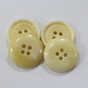 Botones de Plástico Planos de 2 Agujeros con Logotipo Personalizado, Botones Decorativos de Cuerno Natural - Product Image 3