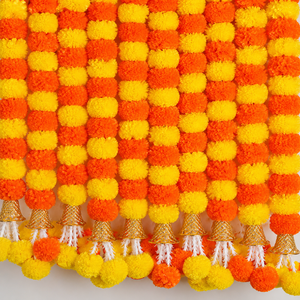 Guirnalda de Caléndulas Artificiales con Borlas para Decoración de Bodas, Diwali, Cumpleaños, Eventos, Festivales, Pooja, Mandap, Escenarios, Hechas a Mano, Estilo Art Deco - Product Image 1
