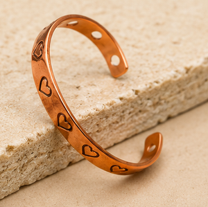 Brazalete Abierto de Cobre con Diseño de Corazón, Joyería Metálica Hecha a Mano, Regalo de Moda para el Día de San Valentín - Product Image 4