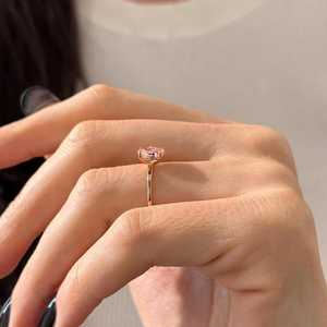 Bague solitaire en diamant rose intense fantaisie ovale de 1 carat, or rose 14 carats, bague de fiançailles minimaliste délicate, certifiée IGI - Product Image 3