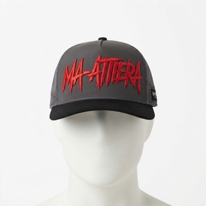 Gorra Trucker Gris para Hombre, con Logotipo Rojo Bordado Personalizado, Malla Trasera, Ajustable, Estilo Urbano - Product Image 3