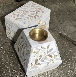 Brûleur de Bakhoor Designer Medkhana Oud, design noir et blanc à carreaux, nacre, brûleur d'encens et de Bakhoor de qualité supérieure - Product Image 5