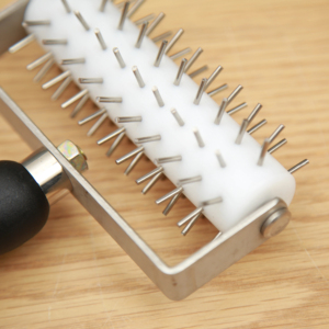 Perforateur à pâte en acier inoxydable de qualité alimentaire, réutilisable, robuste, rouleau à picots 13cm 390g pour pâte à pizza, boulangerie et pâtisserie - Product Image 3