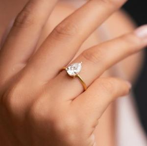 Bijoux élégants en argent sterling 925 plaqué or rose avec pierre en moissanite taille poire, cadeau d'anniversaire certifié, bijoux fins de luxe - Product Image 2