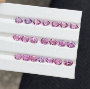 Piedra preciosa de zafiro natural en tonos fucsia, rosa y morado, 25.80 quilates, 1 quilate por cada piedra de mayor tamaño. - Product Image 2