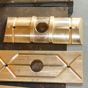 Plaque coulissante en cuivre pour équipement industriel - Product Image 3