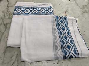 ผ้าคลุมไหล่สีขาวคุณภาพดีขายดี ผลิตจากผ้าฝ้ายวอยล์ ตัดเย็บแบบคัลเลอร์บล็อก น้ำหนักเบา ทนทาน เหมาะสำหรับฤดูหนาว สำหรับชาวมุสลิม หมายเลขสินค้า - Product Image 3