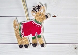 Décoration murale festive indienne faite à la main avec un design de cerf luxueux en Zari pour Noël, les mariages et la décoration intérieure - Product Image 4