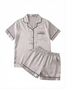 Pyjama élégant en satin pour femme, ensemble de nuit à manches courtes, haut boutonné et short assorti, vêtements de détente doux et de qualité supérieure - Product Image 5