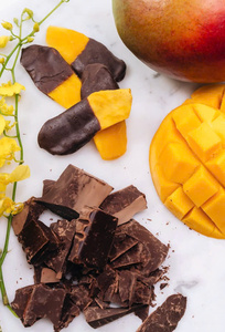 Mangues séchées naturelles trempées dans du chocolat |   Collations de fruits saines de haute qualité - Product Image 4