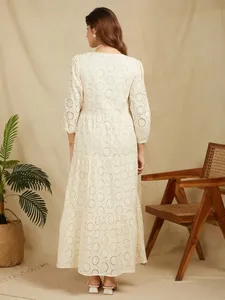 Nuevo Vestido Midi Boho de Verano con Cuello en V, Mangas Abullonadas, Bordado Calado, Corte Holgado en A, de Algodón, Informal - Product Image 2