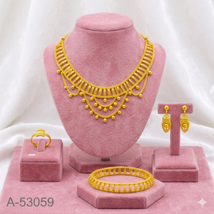 MOLL JEWELLERS ชุดเครื่องประดับหรูหราสำหรับผู้หญิง สร้อยคอพร้อมจี้ทรงคุชชั่นประดับเพชรซิร์คอน ชุบทอง 24K พร้อมต่างหู สร้อยแบบกล่อง ดีไซน์เลียนแบบ - Product Image 2