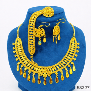 Collar de Mujer MOLL JEWELLERS, Elegante y Moderno, Chapado en Oro, con Circonita Natural, Cadena de Cuerda Sólida, Diseño de Hoja, 16 Pulgadas - Product Image 1