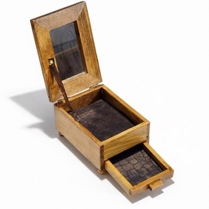 Boîte de rangement pour bijoux en bois économique pour bagues, boucles d'oreilles, colliers et accessoires personnels avec des découpes rustiques élégantes - Product Image 4