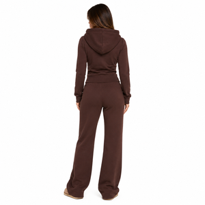 Conjunto Deportivo Coordinado para Mujer en Color Marrón Chocolate, Sudadera con Cierre y Pantalones Deportivos Acampanados, Proveedor de Ropa Deportiva Personalizada OEM - Product Image 2