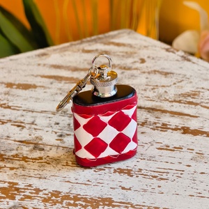 Mini Botellas de Cadera de Cuero Genuino Venus Premium con Diseño a Cuadros, Nuevas Tapas Metálicas, Ligeras, Resistentes e Impermeables - Product Image 1