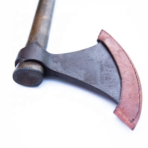 หัวเหล็กคาร์บอนเกรดอุตสาหกรรมหัวเคลือบสีดำพร้อมด้ามจับไม้และปลอกหนังแท้ - Product Image 3