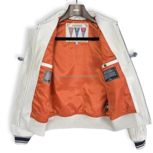 Avirex x KITH Knicks NY Vintage Empire City Leather Varsity Bomber |   Blouson bomber streetwear en cuir véritable crème avec patch de basketball - Product Image 3