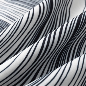 Nouveau pull-over de luxe à manches courtes pour homme, chemise décontractée en coton imprimé à col montant, style tendance et ample pour l'été - Product Image 3