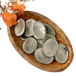 หินไพรไรต์ธรรมชาติแกะสลักด้วยมือนำโชคจักระบริสุทธิ์ - Product Image 1