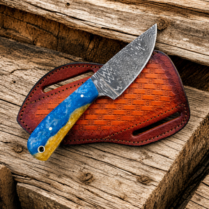 Couteau de chasse artisanal en acier Damas avec manche en résine bleue, lame fixe, fourreau en cuir - Product Image 2