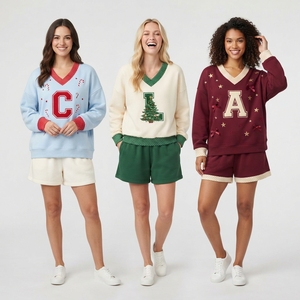 Conjunto de 2 piezas de sudadera con cuello en V y letras navideñas para mujer, pantalones cortos de forro polar, ropa de estar por casa - Product Image 4