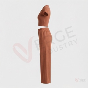 Conjunto de 2 piezas de yoga para mujer: Top corto acanalado azul marino de manga larga con cuello cuadrado y tirantes finos, y shorts de cintura alta - Product Image 3