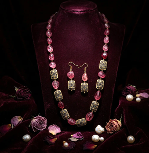 Parure Collier et Boucles d'Oreilles Géométriques en Cristal Rubis et Strass, Plaqué Or, Bijoux Vintage pour Femme, Idéal Soirée, Mode, en Alliage - Product Image 2