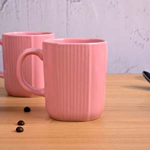 ชุดแก้วกาแฟเซรามิกเคลือบสีชมพูพาสเทล 2 ใบ ใช้กับไมโครเวฟได้ ดีไซน์สร้างสรรค์สำหรับเครื่องดื่มร้อน มีจำหน่ายแบบแก้วเดี่ยว - Product Image 2