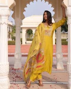 Elegante Conjunto de Kurti Amarillo para Mujer, Manga 3/4, Algodón y Seda, Completamente Cosido, para Ocasiones Formales y Festivas - Product Image 3