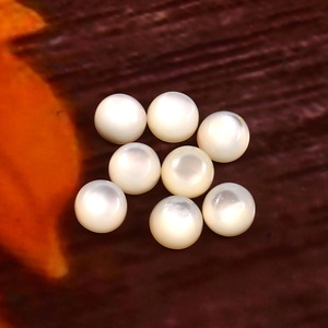 Lote al por mayor de gemas sueltas calibradas de nácar natural redondas de 6x6 mm con parte trasera plana para fabricación de joyas - Product Image 3