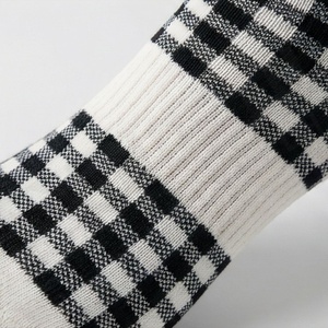 ถุงเท้ากีฬาซับเหงื่อ ระบายอากาศได้ดี ขนาดใหญ่พิเศษ สำหรับวิ่ง ออกกำลังกาย ยิม ทนทาน บุหนานุ่ม สีสันปรับแต่งได้ - Product Image 5