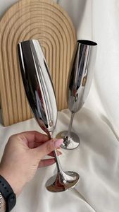 Ensemble de 4 verres à martini en acier inoxydable noir mat avec bordure dorée, gobelets à cocktail en métal incassables - Product Image 6