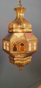 Farol de metal de lujo con tallado elaborado para decoración de banquetes en hogares de élite o para uso festivo y como regalo. - Product Image 4