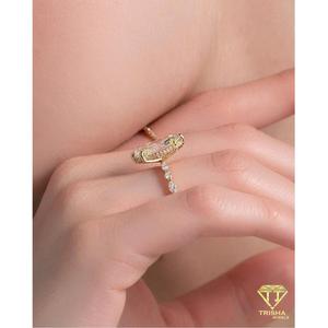 Bague de luxe en argent sterling 925 avec diamant de laboratoire VVS de qualité supérieure, taille marquise, et pierres d'accentuation rondes - Product Image 6