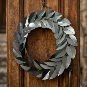 Corona de Hojas Metálicas Galvanizadas Rústicas con Hojas Plateadas Superpuestas, Decoración para el Hogar con Estilo Industrial y Chic - Product Image 6