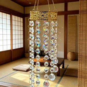Attrape-soleil en cristal de luxe blanc et or, décoration suspendue pour la réflexion de la lumière et la mise en valeur d'un intérieur moderne - Product Image 6