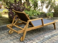 Chaise longue de jardin pliable moderne pour l'extérieur, en bois d'acacia avec tissu Textilien - Aleta KT LC 1