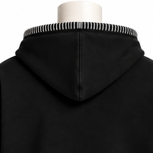 Sweat à capuche oversize noir avec bordure cousue, effet vieilli, style streetwear, surpiqûres contrastées, poche kangourou, tenue décontractée - Product Image 4
