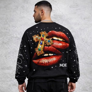 T-shirt court à manches longues et col rond pour homme, style vintage urbain, avec motif Saint, effet vieilli, strass et pulvérisation arc-en-ciel personnalisée - Product Image 5