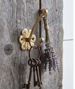 Artisanal Vintage Flower Design Metal Wall Hook With Single Hook For <b>Keys</b> And Decorative Use Elegant Wall Accent - Product Image 1