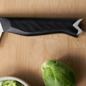 Juego de Cuchillos de Cocina Profesionales con Cuchillo Santoku y Cuchillos Multiusos, Mangos Ergonómicos Negros para Cortar Carne y Verduras - Product Image 5