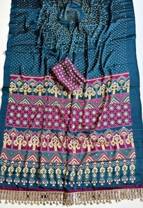 Sari en soie crêpe Ajrak Reglance Chakra Bandhani fait main avec motifs traditionnels et travail de miroir, idéal pour les festivals Gujarati, séchage rapide, infroissable - Product Image 5
