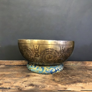 Tibetan Singing Gold-Plated Moon Bowl with Gravure Printing Deep Long Sound Therapy Healing Brass Craft - Product Image 4