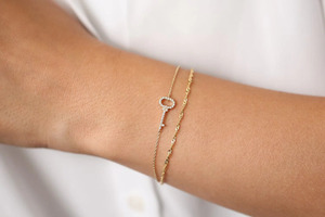 สร้อยข้อมือประดับกุญแจโรสโกลด์และเพชรแล็บโกรว์ - Product Image 2