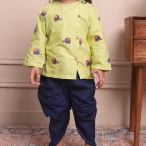 Ensemble Kurta vert imprimé éléphant et pantalon Dhoti bleu marine pour enfants – Tenue ethnique traditionnelle confortable en coton pour garçons - Product Image 1