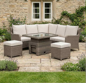 Ensemble de canapés d'extérieur en rotin gris, comprenant deux fauteuils et une table basse avec plateau en verre, disponible à prix de gros. - Product Image 6
