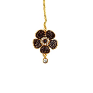 Elegante Maang Tikka con Flores de Pedrería, Piedra Central Verde y Cristal Colgante para Accesorio de Pelo de Boda - Product Image 1